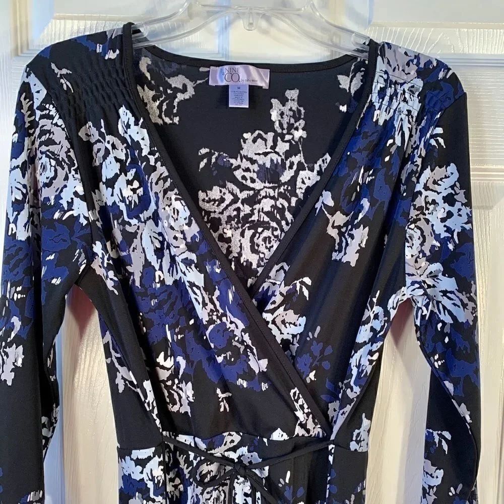 BLACK PRINT 3/4 SLEEVE SURPLUS DRESS BY NINE WEST - Picture 4 of 6